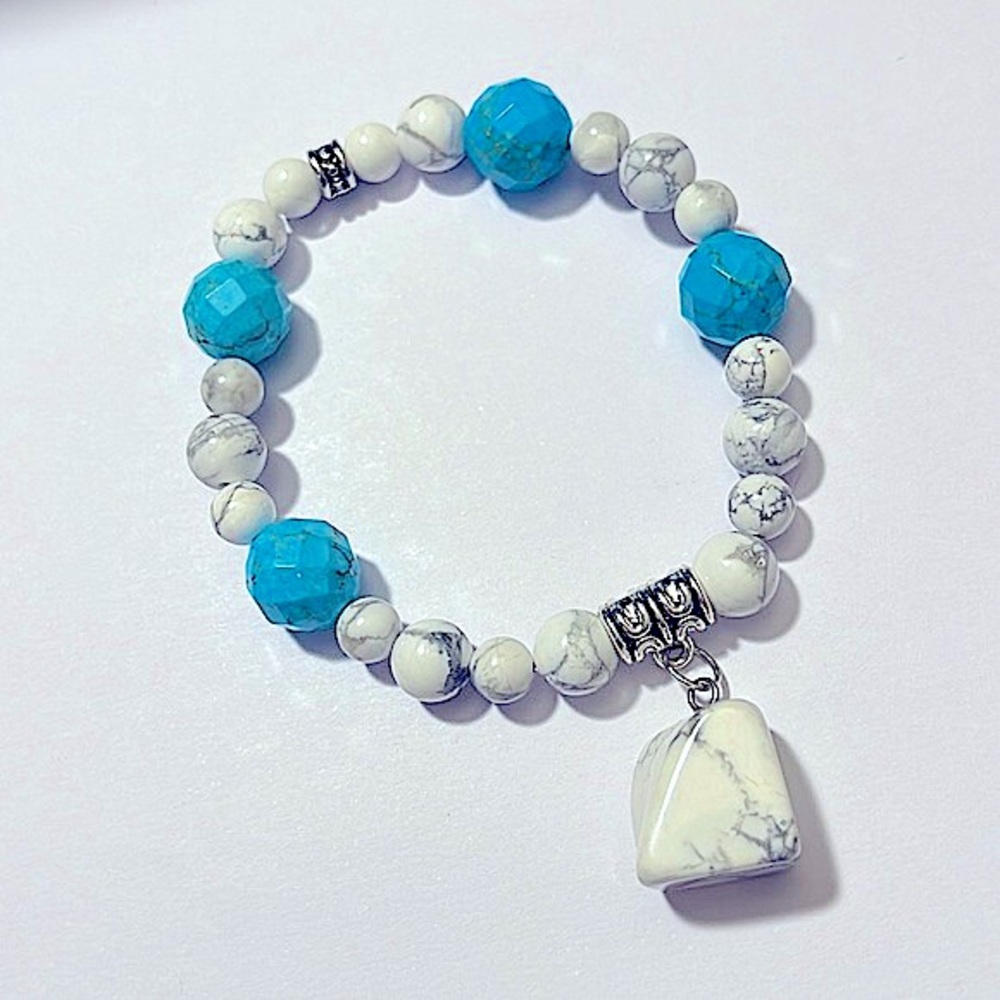 Genuine White Howlite w/ Faceted Blue Howlite & Freeform Pendant 🤍💎 - Picture 6 of 9